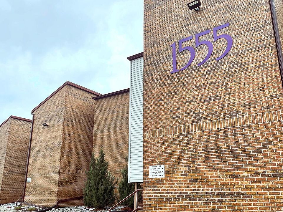 1st image of 1555 W Pond Dr #13