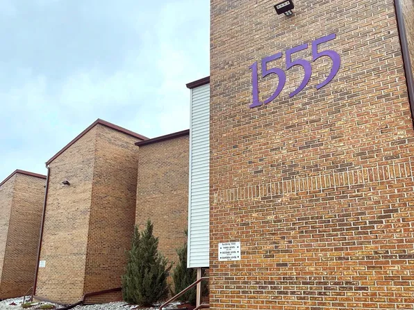 1555 W Pond Dr #13, Okemos, MI 48864