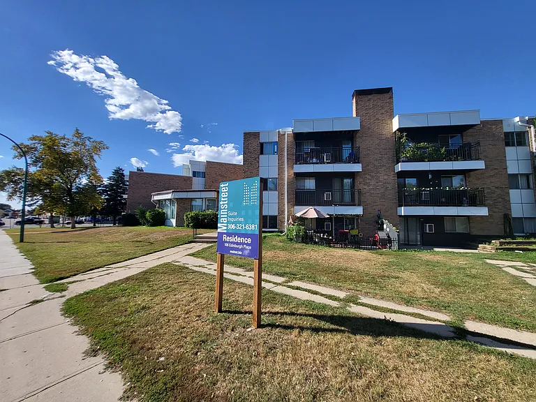 118 Edinburgh Pl — Photo 9
