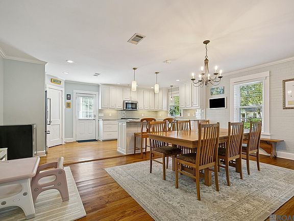 5th image of 4239 Sweetbriar St