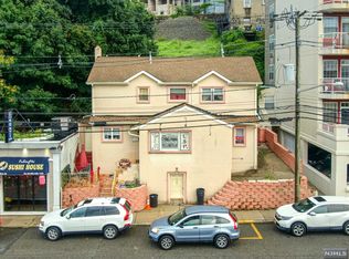 1088 River Rd, Edgewater, NJ 07020