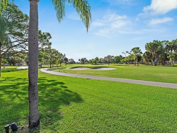 271 Old Meadow Way, Palm Beach Gardens, FL 33418