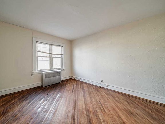 3rd image of 11442 201st St