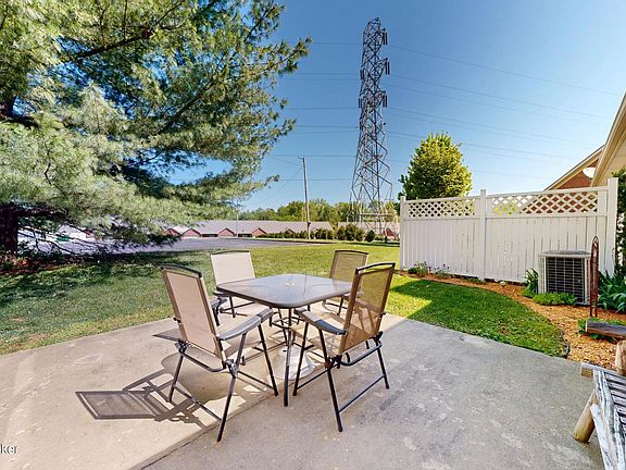 3rd image of 2122 Pickwick Dr