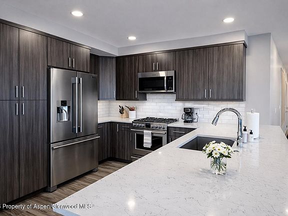 5th image of 205 Lewies Cir