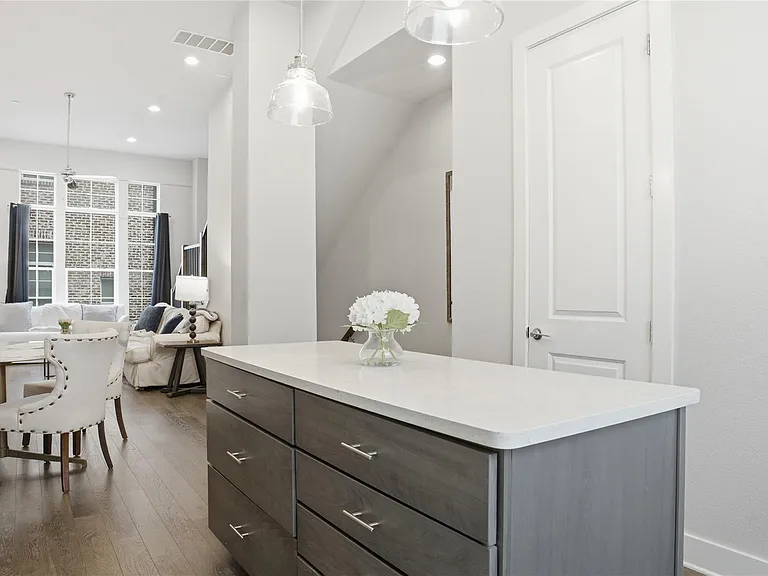 1411 Town Creek Dr #6 — Photo 6
