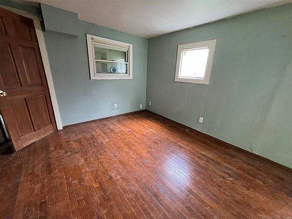2nd image of 3216 W Milton Ave