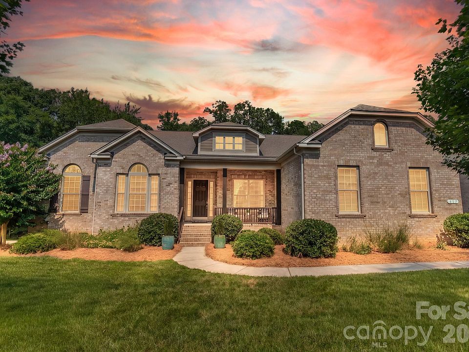 1st image of 417 Five Leaf Ln
