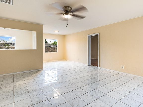 3rd image of 1428 Greenwood Cir