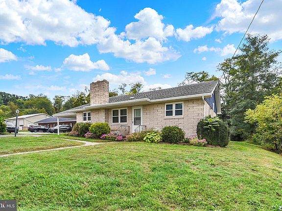 3rd image of 334 Berrysburg Rd