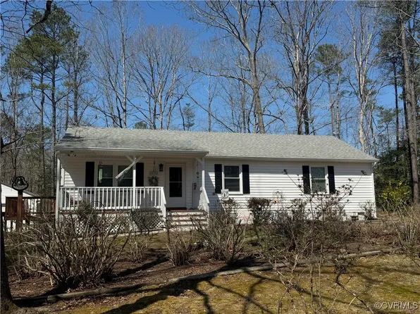 5801 Collins Run Pkwy, Providence Forge, VA 23140