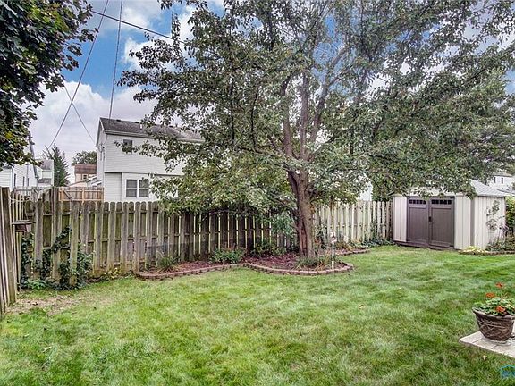 4th image of 6049 White Oak Dr