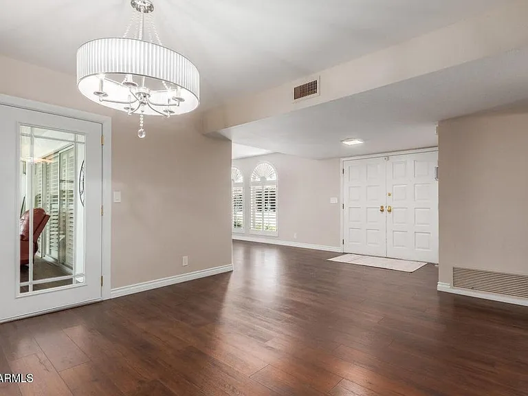 481 W Half Moon Way — Photo 12