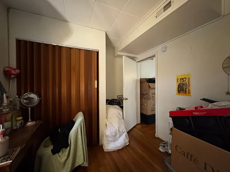 5 Bed 1.5 Bath in Fairhaven Close to Everything On a Bus Line — Photo 17