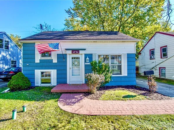 4975 Morgan Pkwy, Hamburg, NY 14075