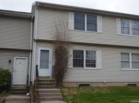 22 Chamberlain St, East Haven, CT