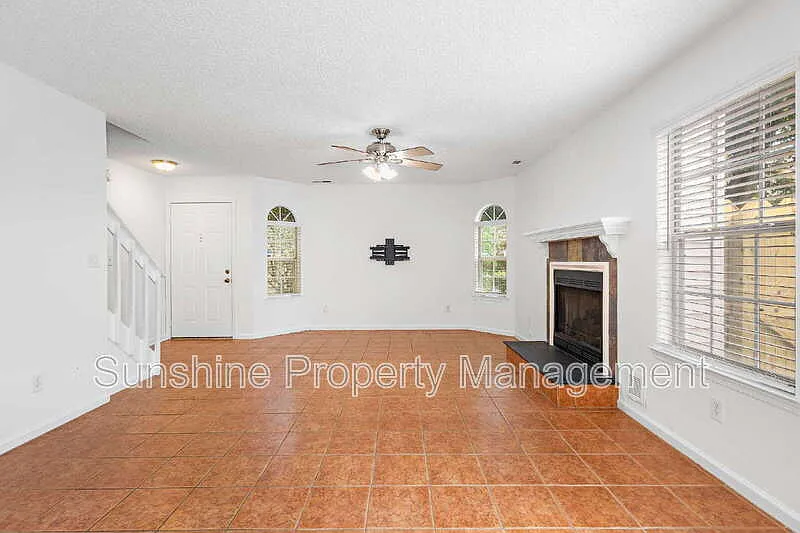 2 bed, 2.5 bath, 1300 sqft, $2,000 — Photo 4