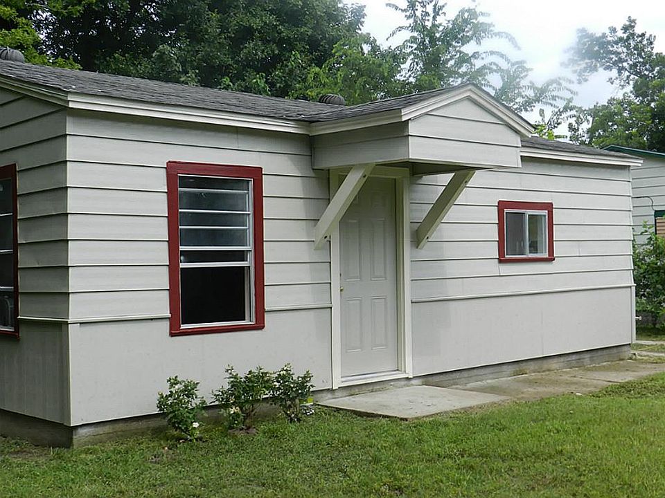 1st image of 202 S Leroy St