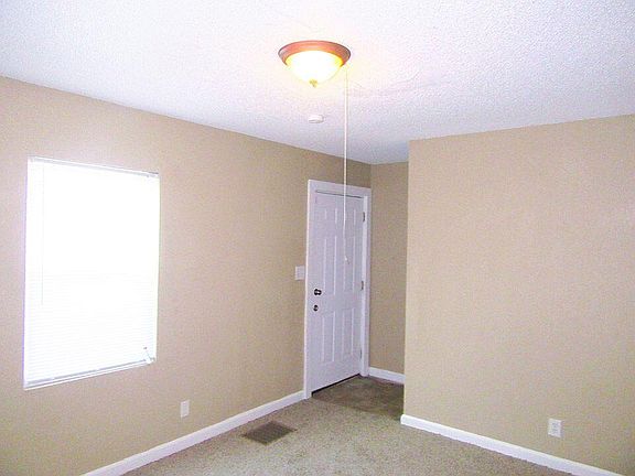 5th image of 2215 Askew Ave