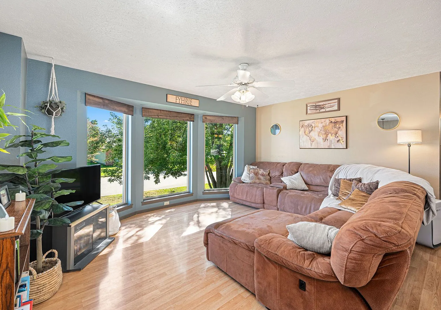 Updated 4BR Split-Level in Spokane Valley - Deck, 2-Car Garage & Daylight Basement — Photo 3