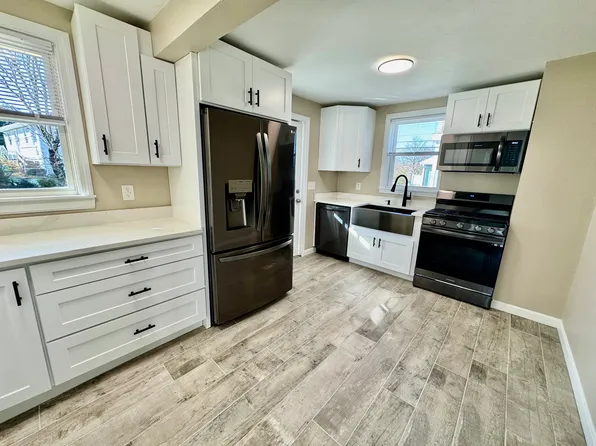 65 Park Ave Floor 1, Hull, MA 02045
