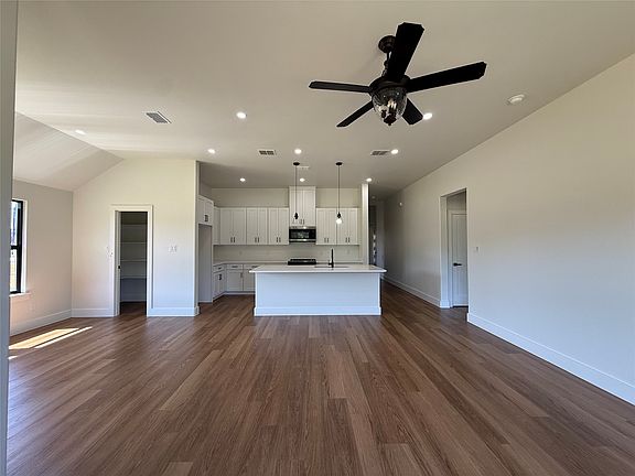 4th image of 1033 Salvation Dr