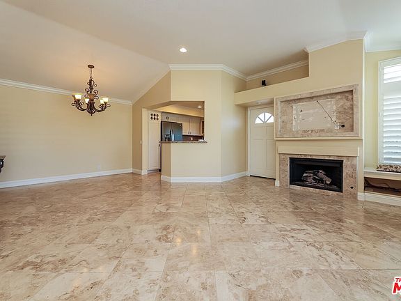 5th image of 633 S Dewberry Ln