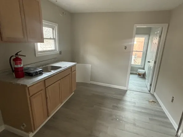 615 S 7th St #B, Vineland, NJ 08360