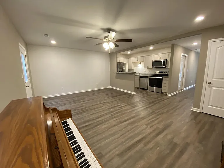 135 Country Ln — Photo 5