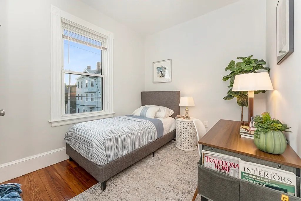 172 Boylston St #3 - 3 — Photo 4