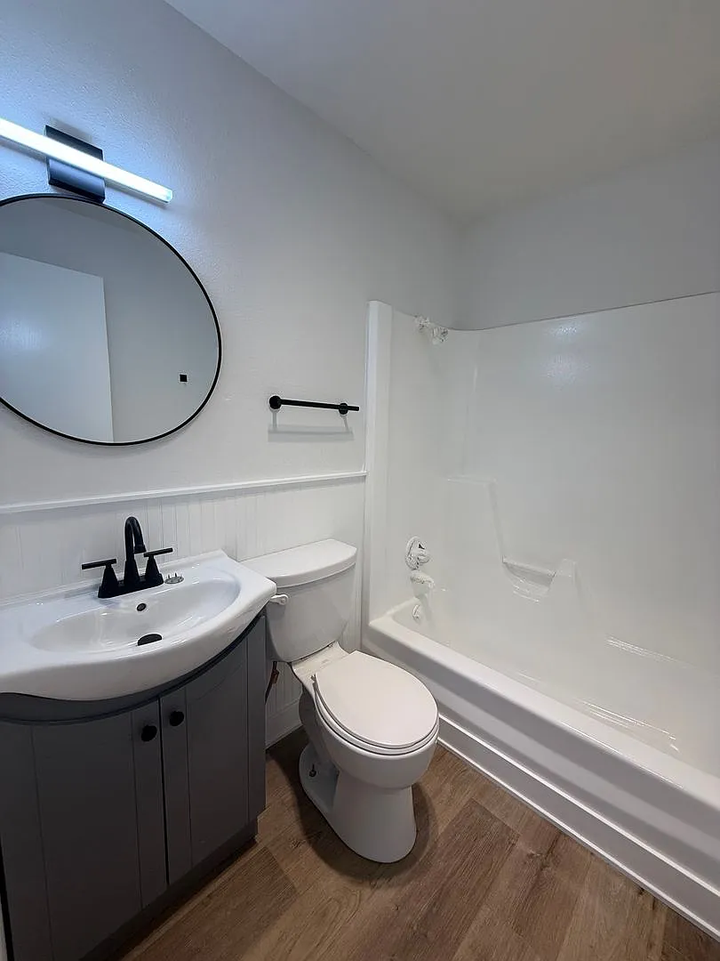 Crossroad Apartments — Photo 3