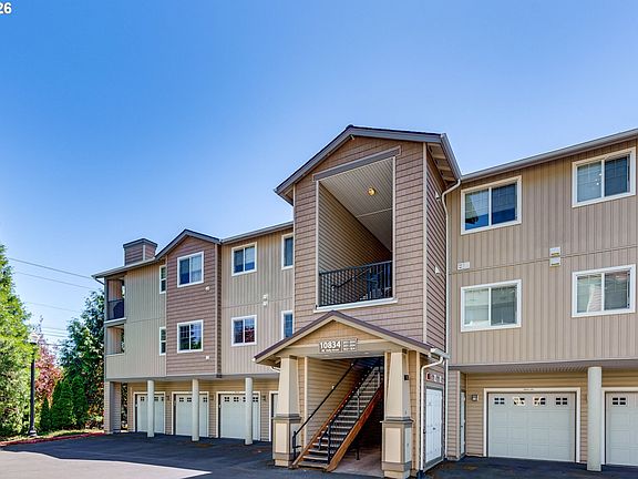 2nd image of 10834 NE Holly St #201