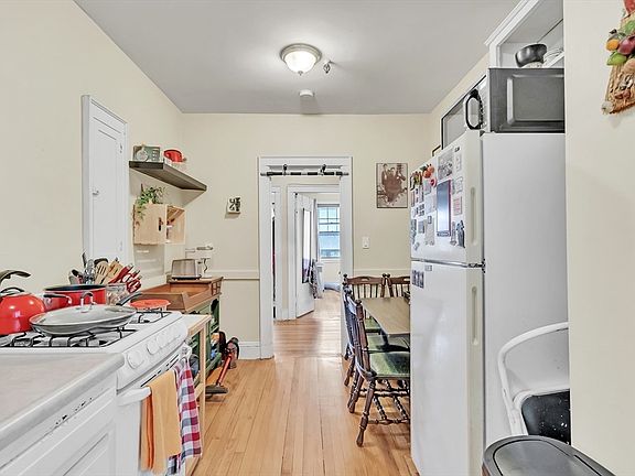 5th image of 247 Chestnut Hill Ave APT 32