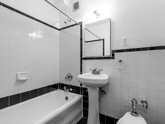 5th image of 307 E 44th St APT 919