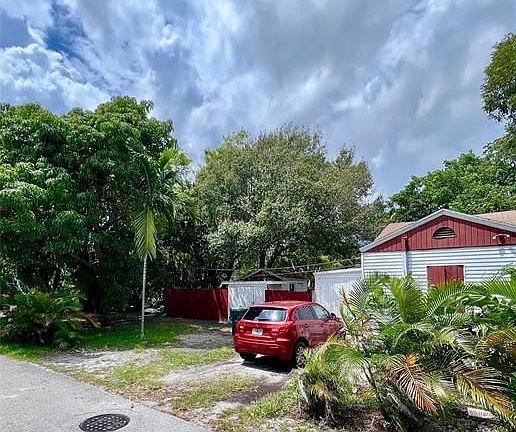 4th image of 1020 NE 4th St