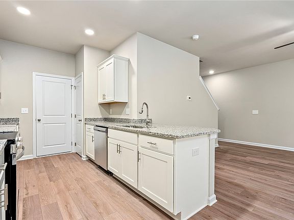 5th image of 1233 McCoy St