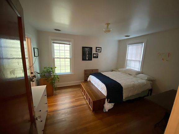 4th image of 3004 Porter St
