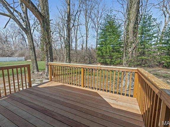 3rd image of 211 Belden Dr