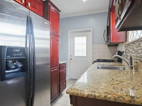 5th image of 514 East 53rd