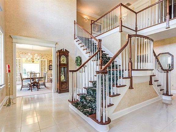 3rd image of 633 Brookmeade Ct