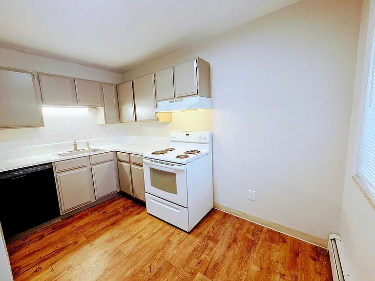 Mead Apartments — Photo 6