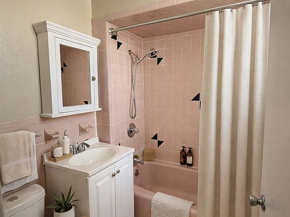 2nd image of 536 Hudson Ave APT 3
