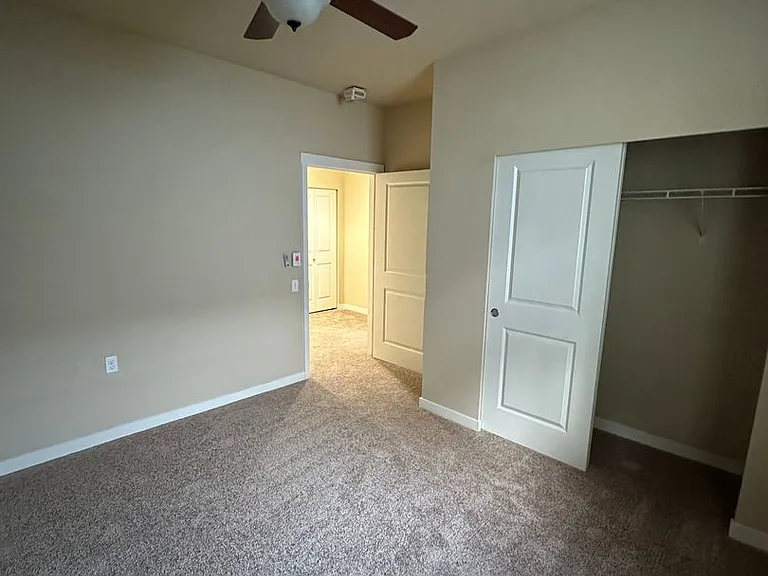 1613B Burnside Pl — Photo 9