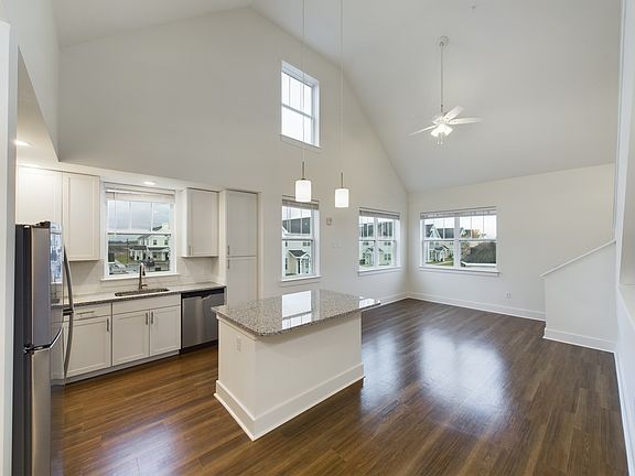 2nd image of 370 Arsdale Ave #28-206