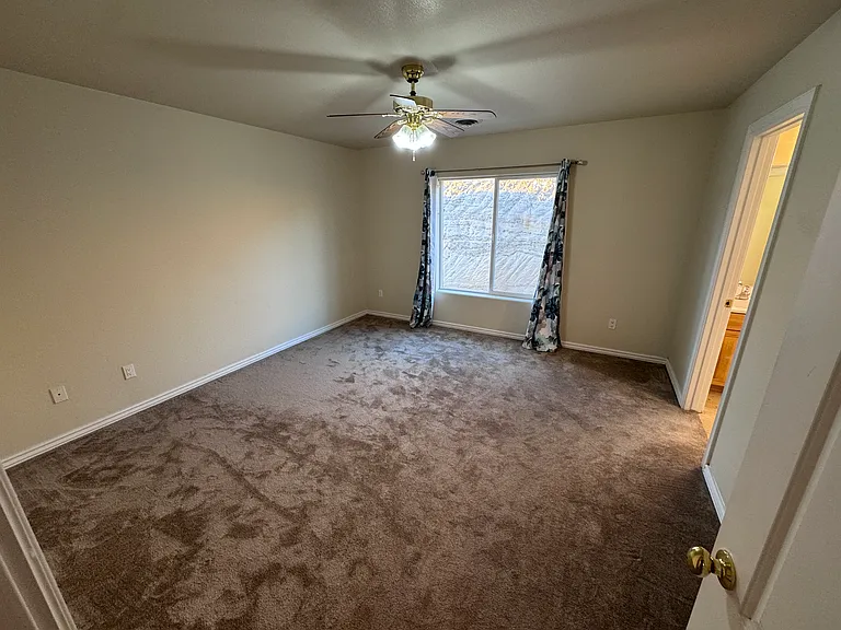 1912 Hollyhock Cir — Photo 23
