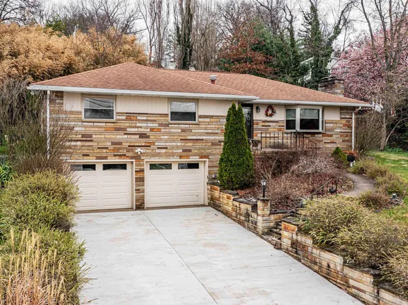 1372 Anderson Ave, Morgantown, WV 26505