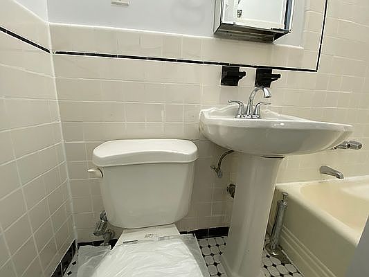 5th image of 1606 1st Ave APT 5A