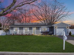31 Drake Ave, Bellport, NY