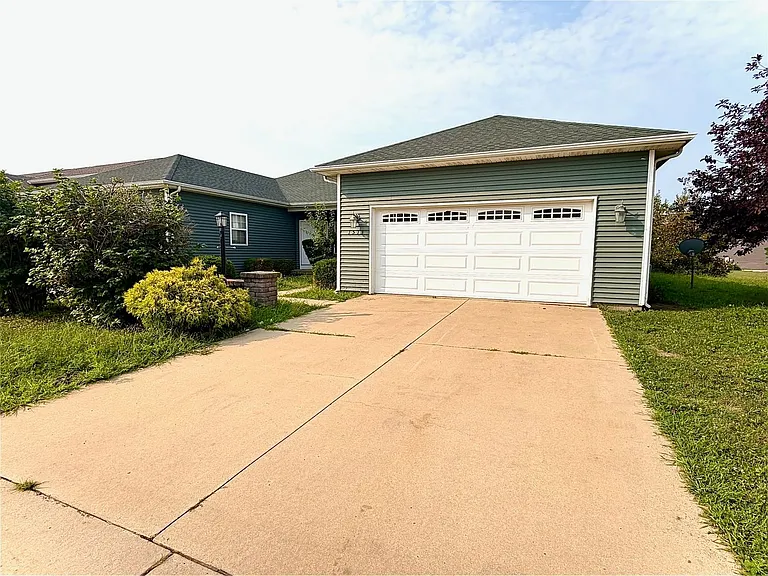 1513 Stonebluff Ct — Photo 1