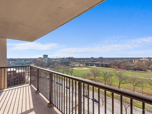 3rd image of 3001 S Michigan Ave Unit 1006